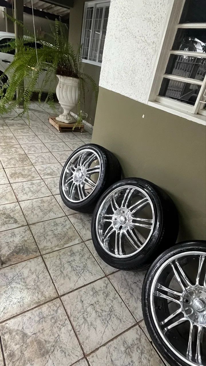 Roda 18? universal, pneu mais q meia vida - Foto 2