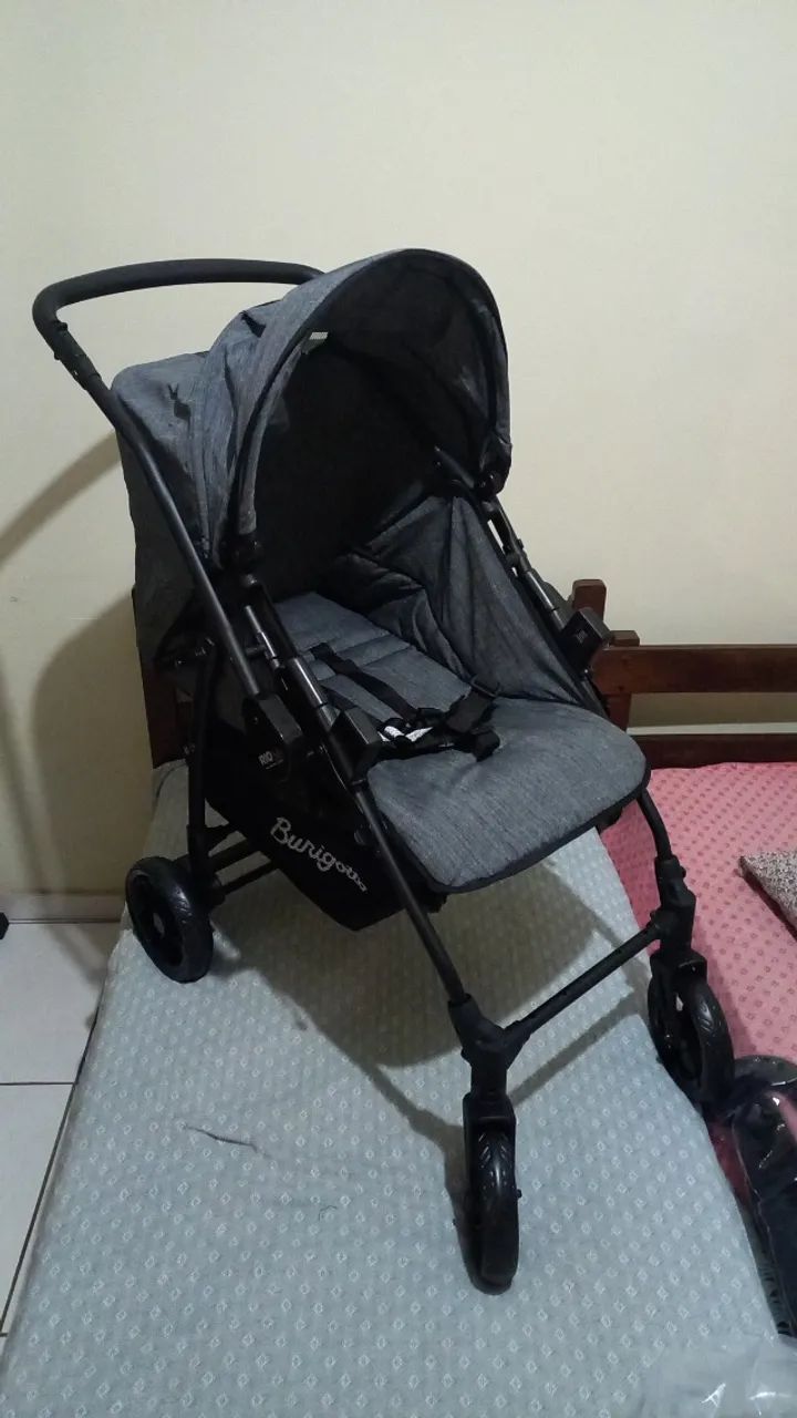 Carrinho de bebê Burigotto com Bebê conforto. - Foto 2