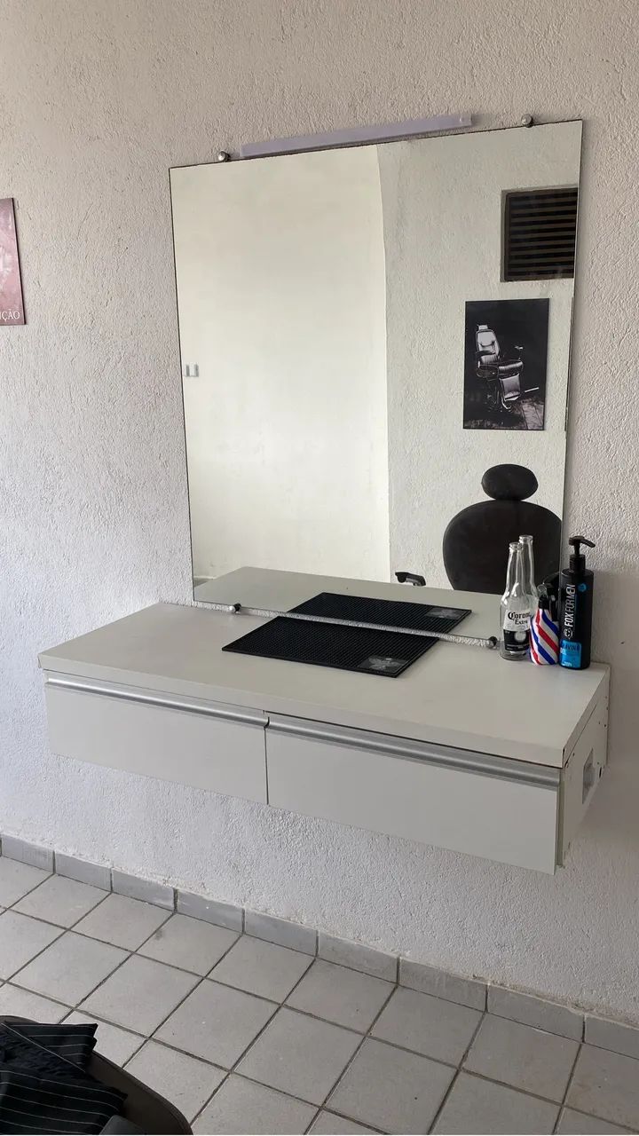 Bancada com espelho para barbearia 