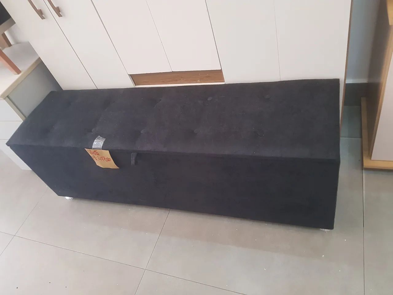 Puff baú de veludo 