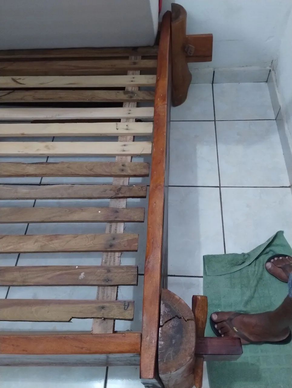 Vende se 4 CAMAS RUSTICAS DE MADEIRA PURA
