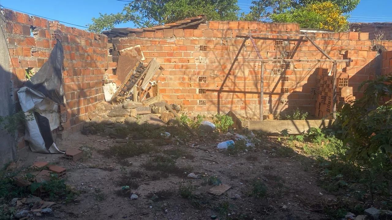 Casa muito espaçosa e o quintal perfeito para outra casa ? - Foto 4