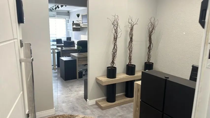 VENDO / PASSO PONTO DE SALA COMERCIAL COMPLETA E MOBILIADA - Foto 4