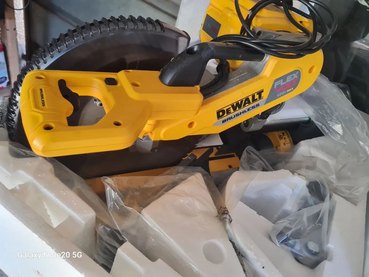 Serra meia Esquadrias Dewalt - Foto 2