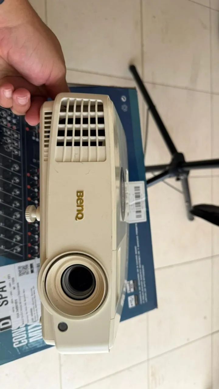 PROJETOR BENG + TRIPE + TELA 100 POLEGADAS (1,80X1,80) - Foto 3