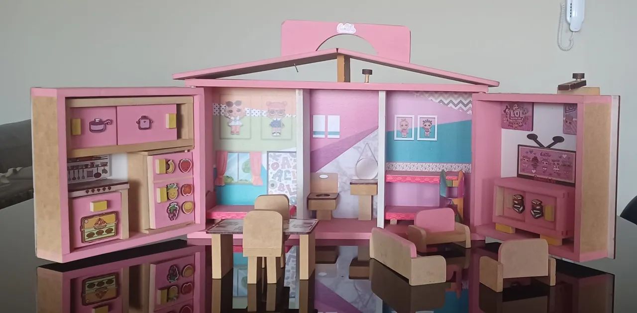 Casinha de boneca maleta LOL em MDF, com móveis  - Foto 2