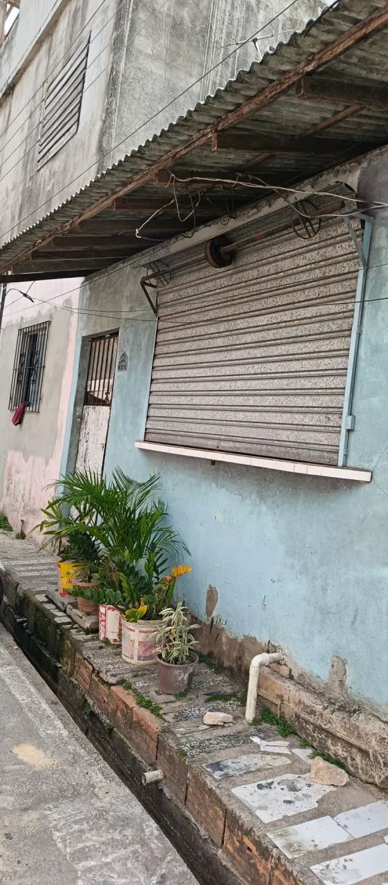 VENDO CASA COM 4/4 - RESIDENCIAL RUI BARATA