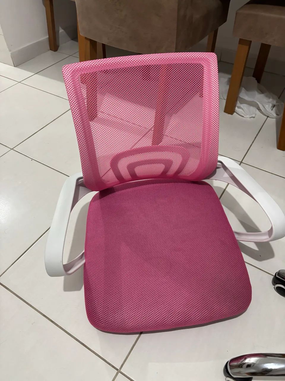 CADEIRA ROSA PRA RETIRADA DE PEÇAS