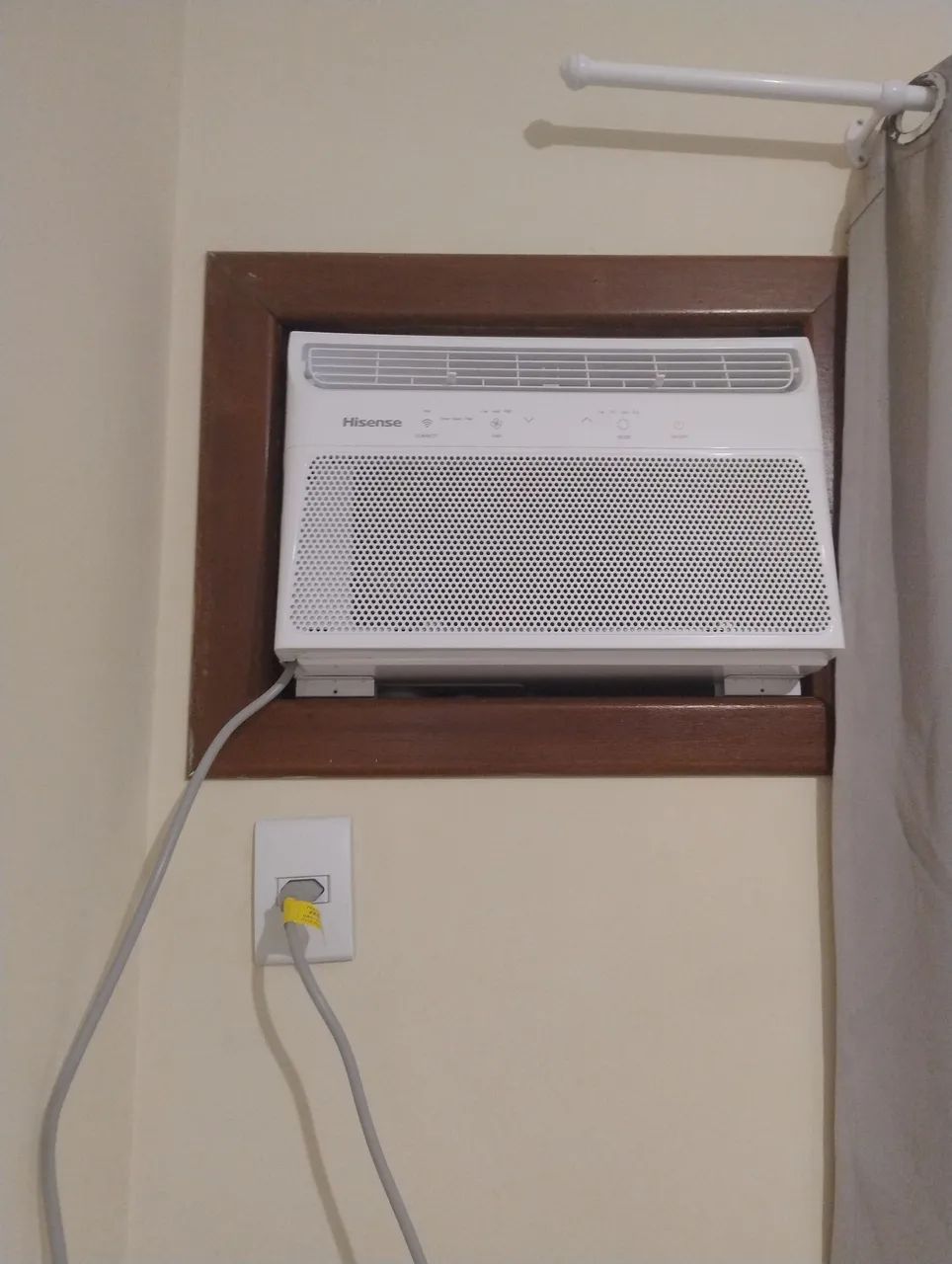 Hisense Window Air Conditioner, 8500 BTUs, 220V, Wi-Fi Enabled, with Remote Control