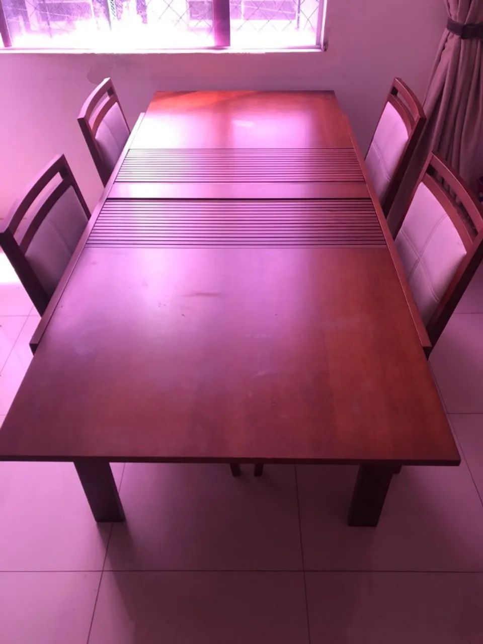 Mesa de madeira + quatro cadeiras - Foto 2