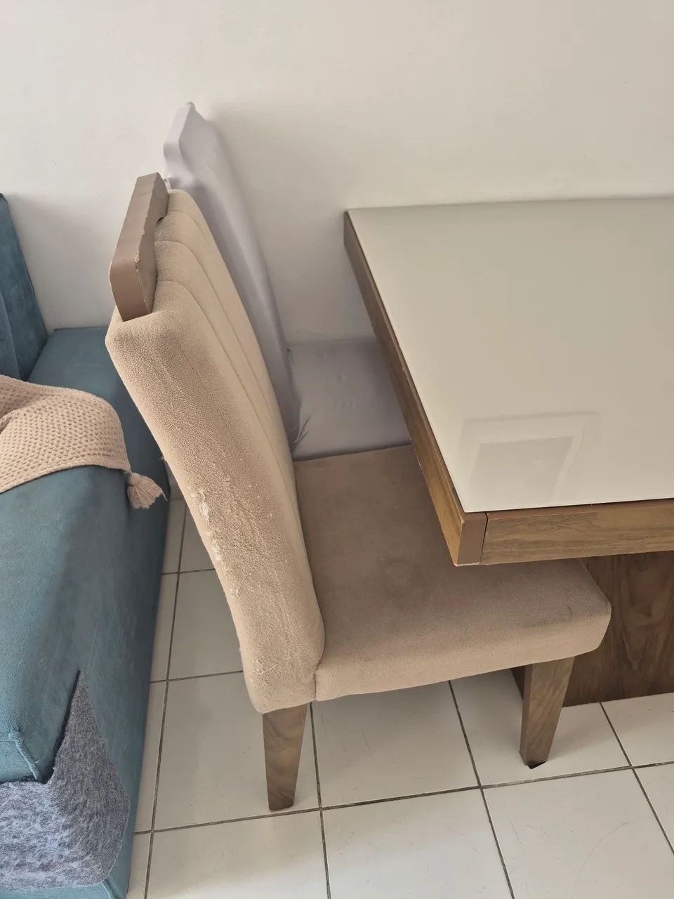 Mesa com 4 cadeiras