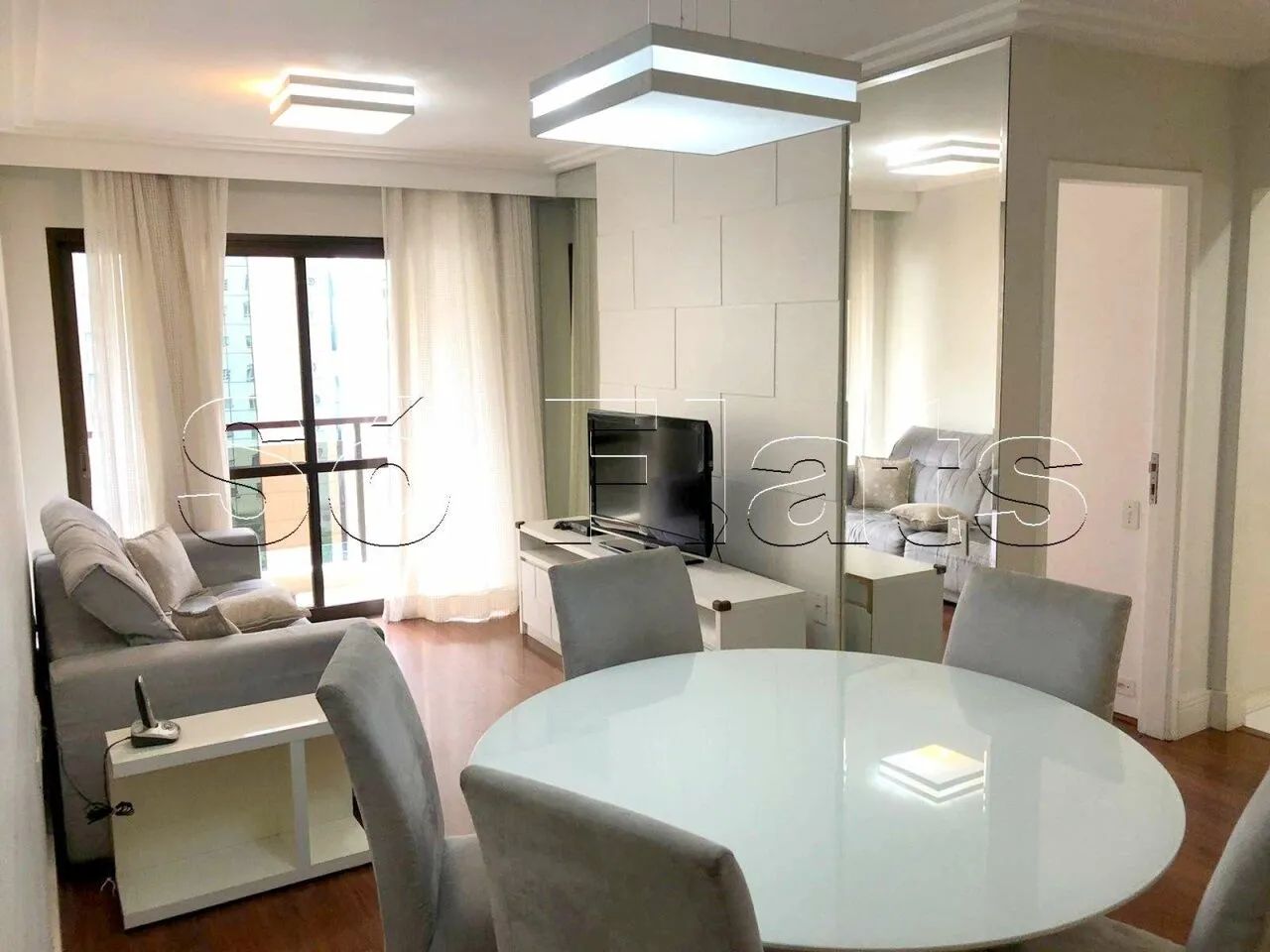 Flat no Jardins 03 dormitórios 95m² totalmente mobiliado.