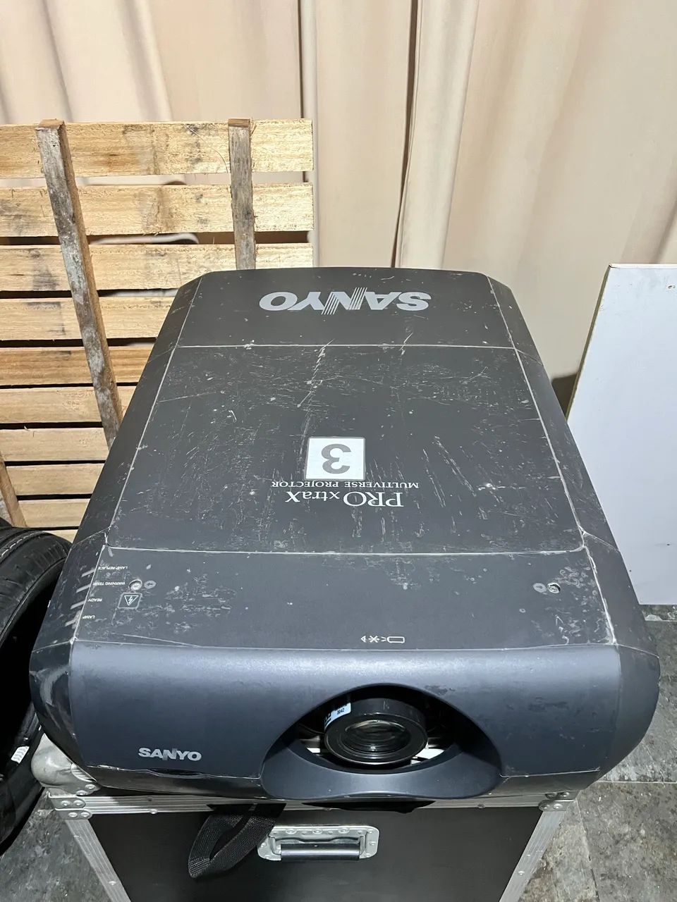 Projetor Sanyo Plc-xf47 - 15000 Lumens - Lente Standard