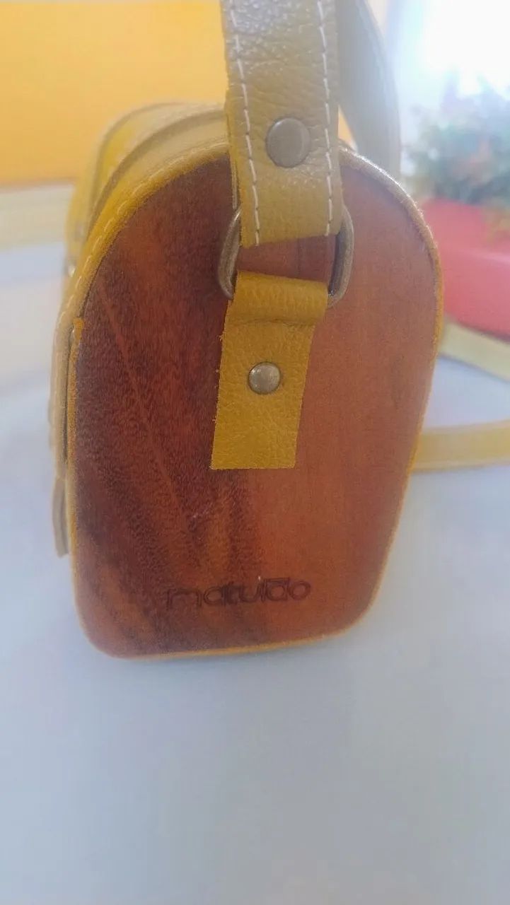 Bolsa POCKET em Couro e Madeira da Estúdio Matulão  - Foto 4