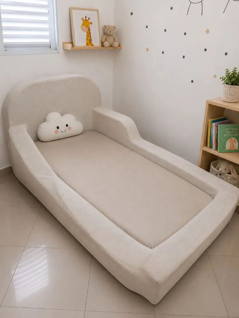 Cama Infantil Montessoriana Estofada com Proteção Lateral - Ótimo Estado