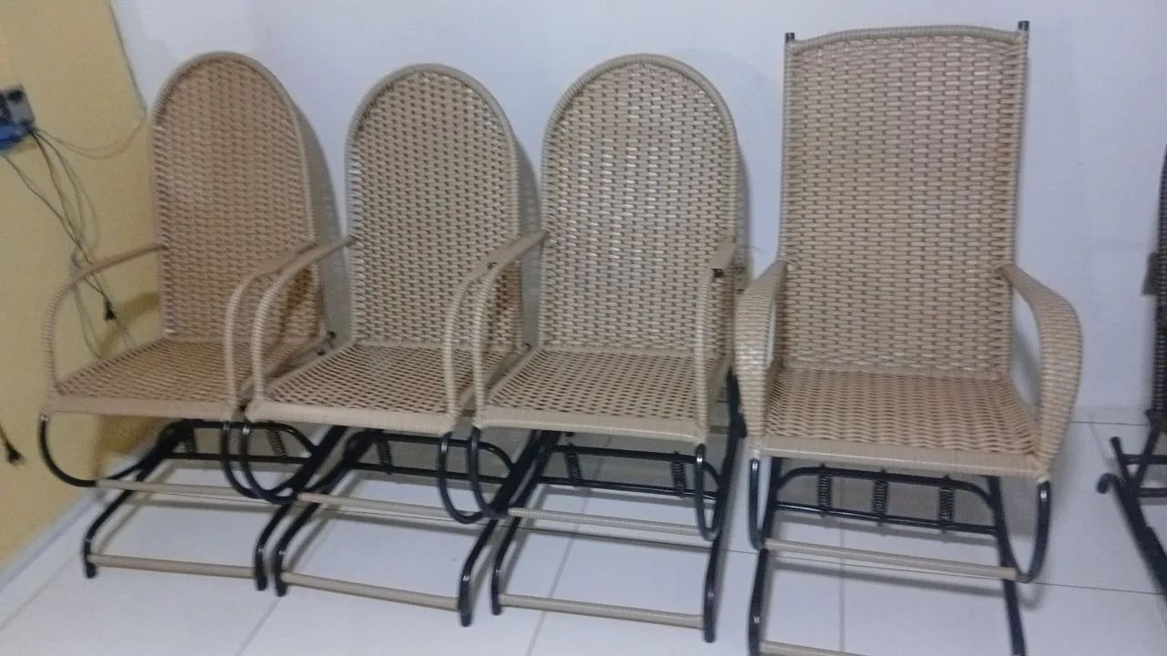 Vendo cadeiras novas de fibra  - Foto 4
