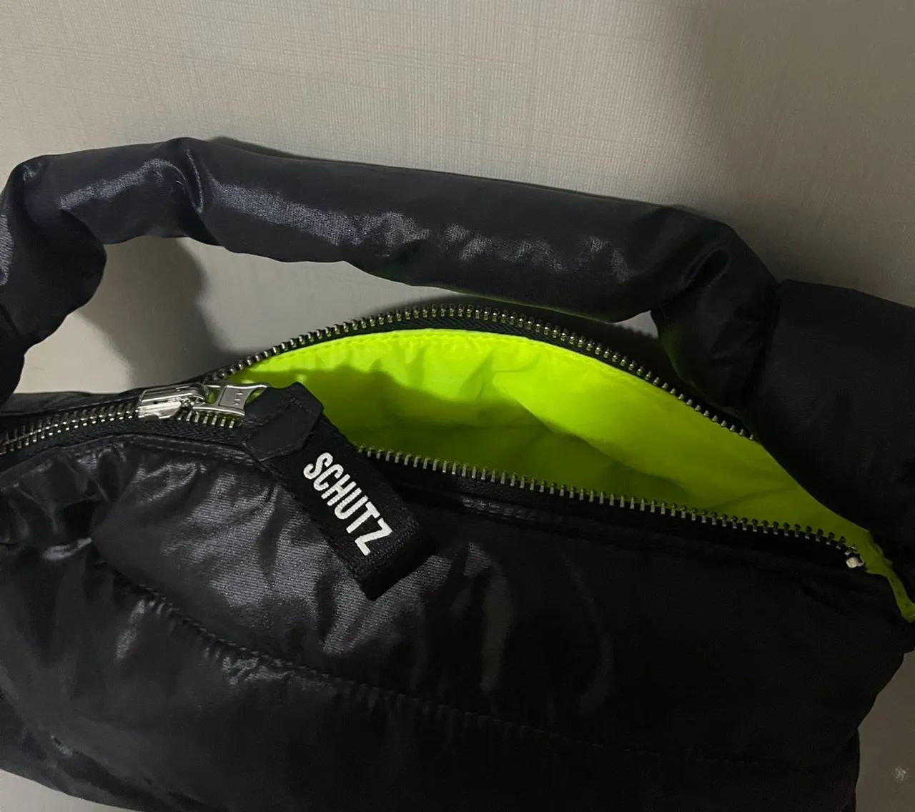 Bolsa Schutz preta em tecido  - Foto 2
