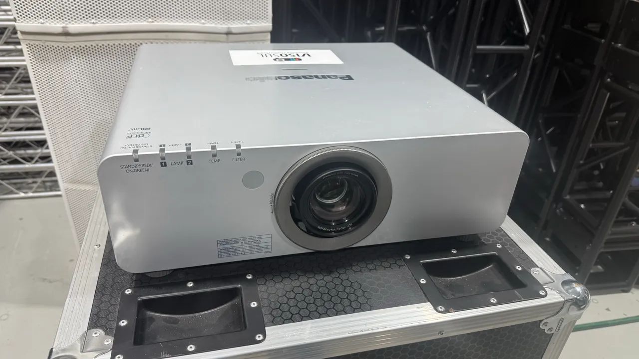 Projetor Panasonic 6500 Lumens 