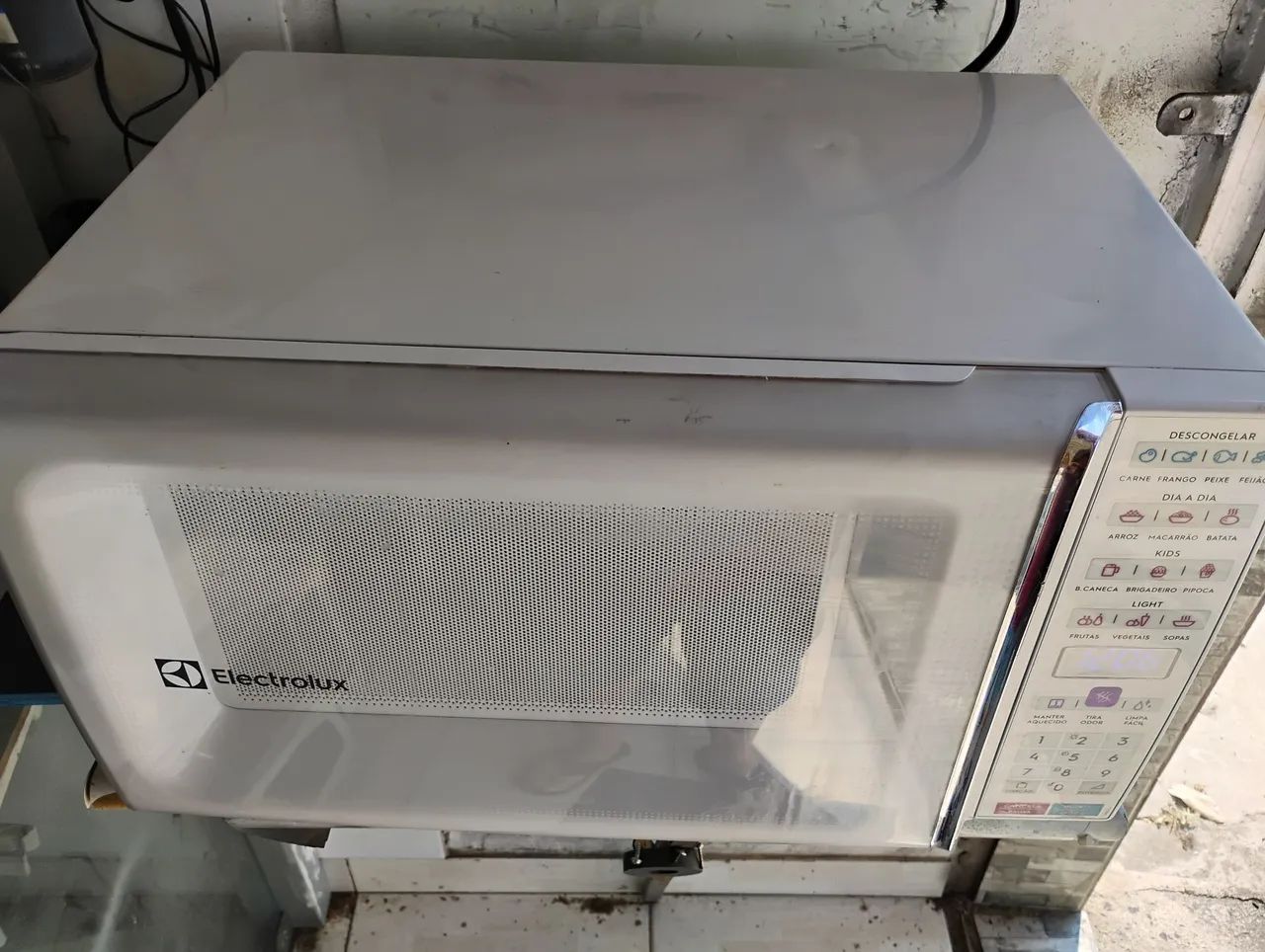 Microondas Electrolux de 34 litros funcionando perfeitamente  - Foto 2