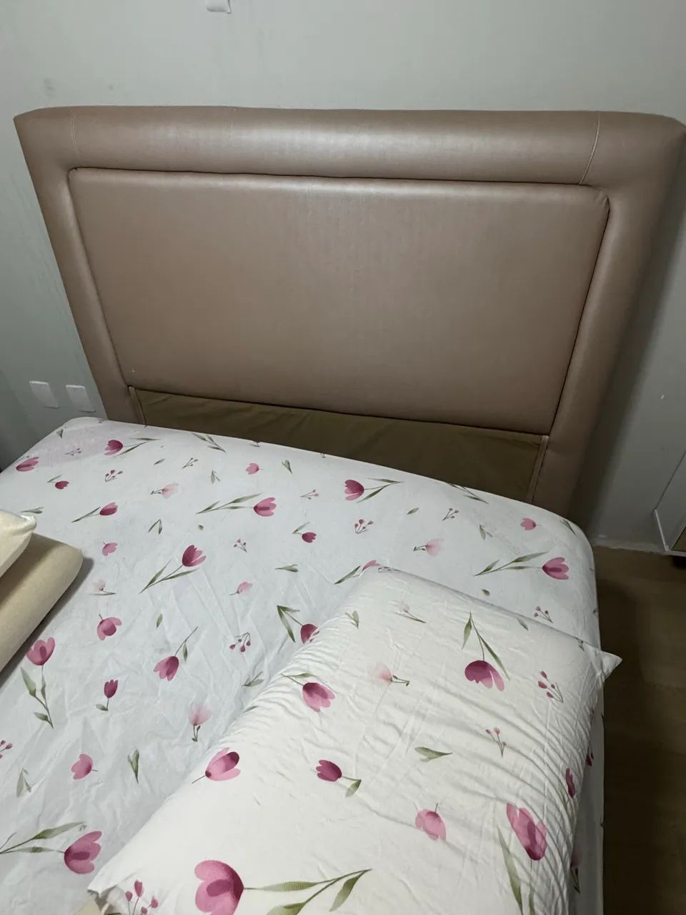 Linda cabeceira estofada