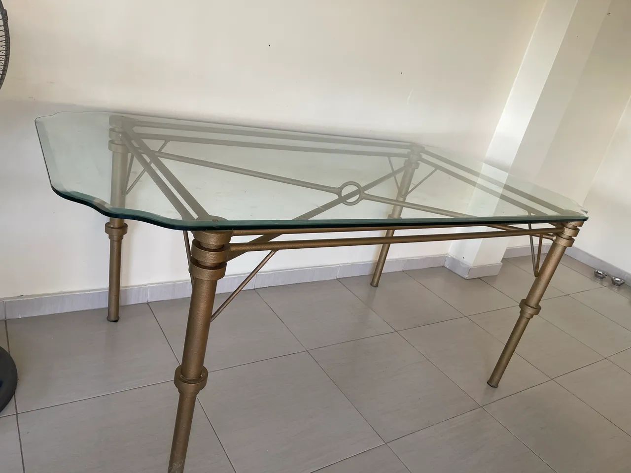 Mesa de ferro com vidro grosso  bizotado 