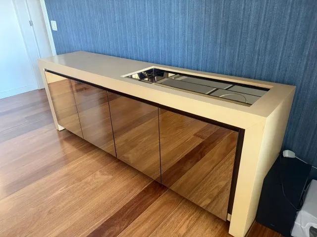 Buffet de Madeira com Portas Espelhadas - 2,20m - Design Sofisticado
