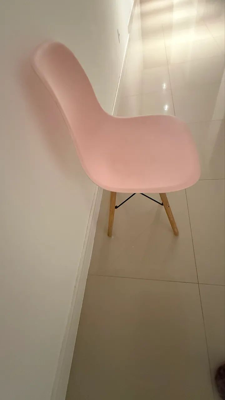 Cadeira rosa  - Foto 2
