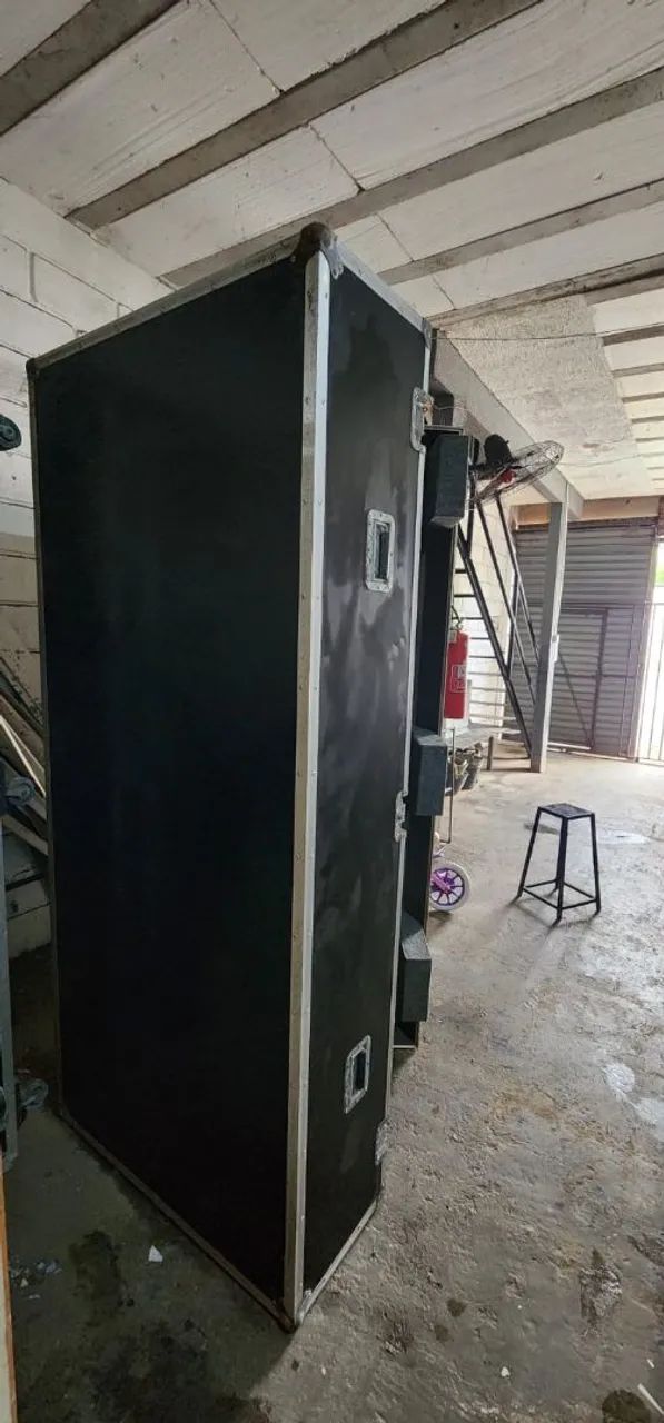 Vendo 2 Cases para totens 