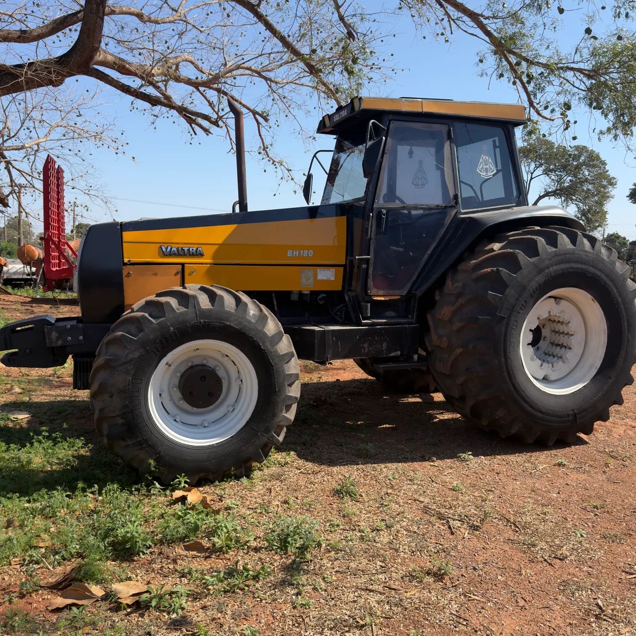 Trator Valtra  - Foto 4