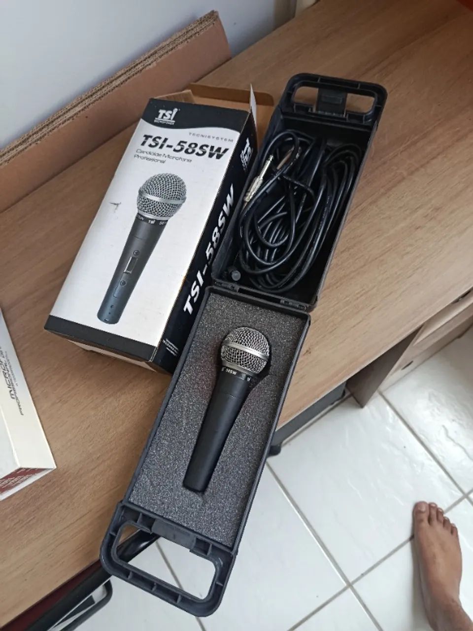 Microfone com Fio TSI-58SW - TSI (usado)