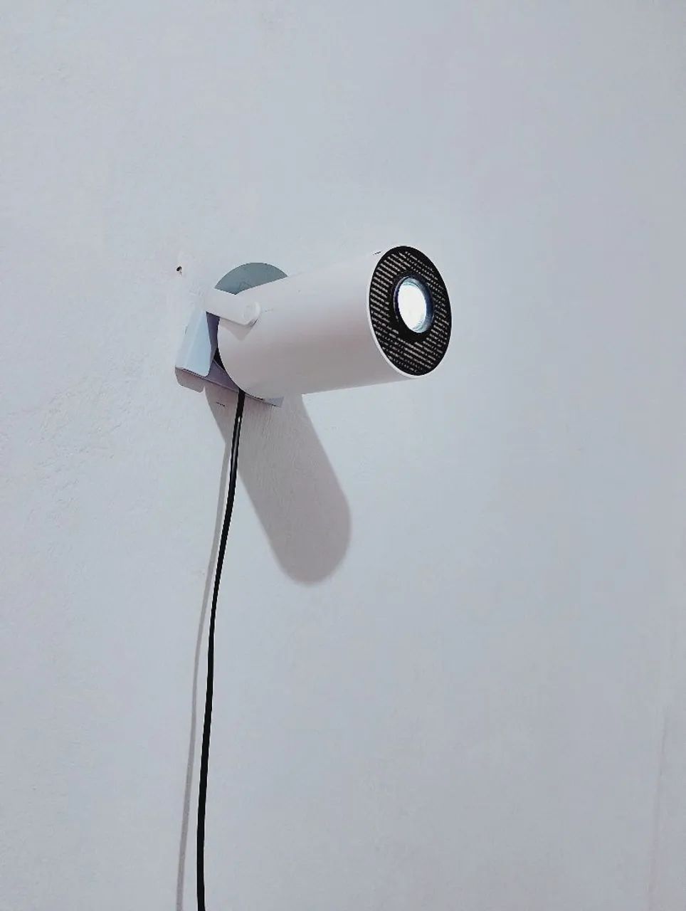 Vendo projetor novo,com lona e controle incluso - Foto 3