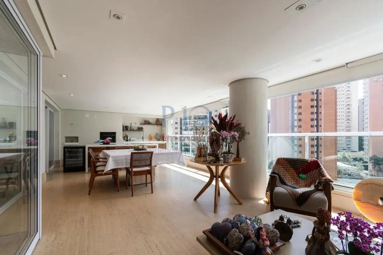 Apartamento com 4 suítes 4 vagas a venda em Moema