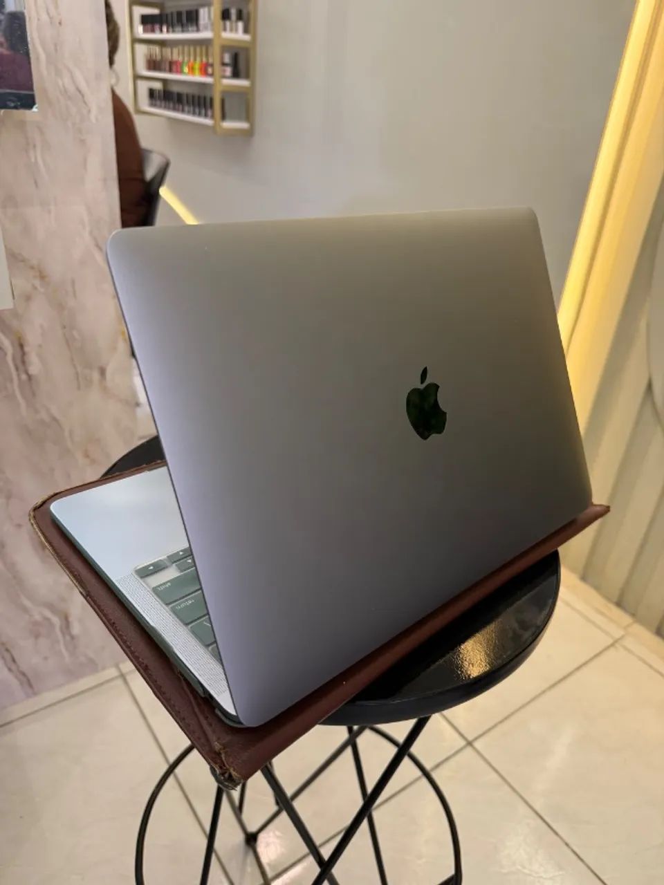 Vendo MacBook Air M1 (2020) Silver 512GB, muito bem cuidado e funcionando perfeitamente. - Foto 4