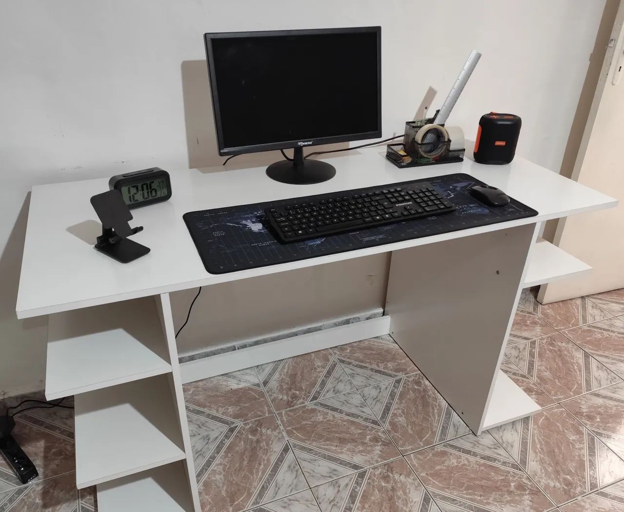 Mesa de computador multiuso branco