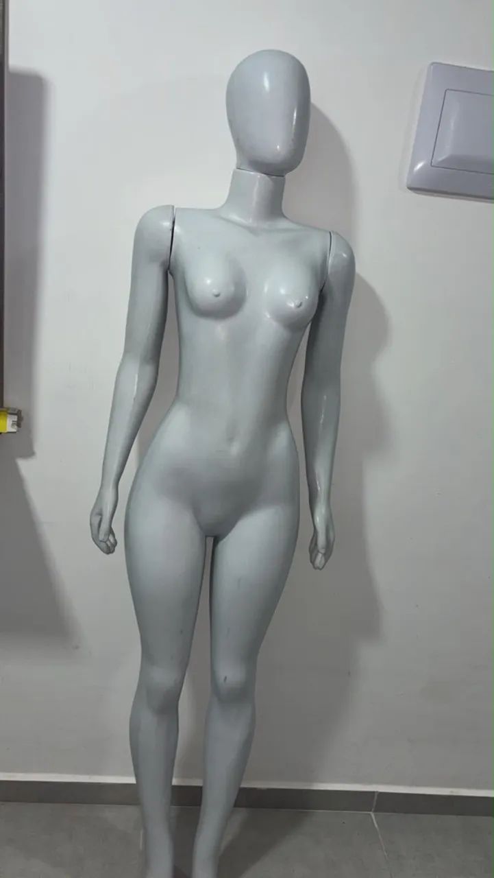 Vendo manequim completo em ótimo estado 