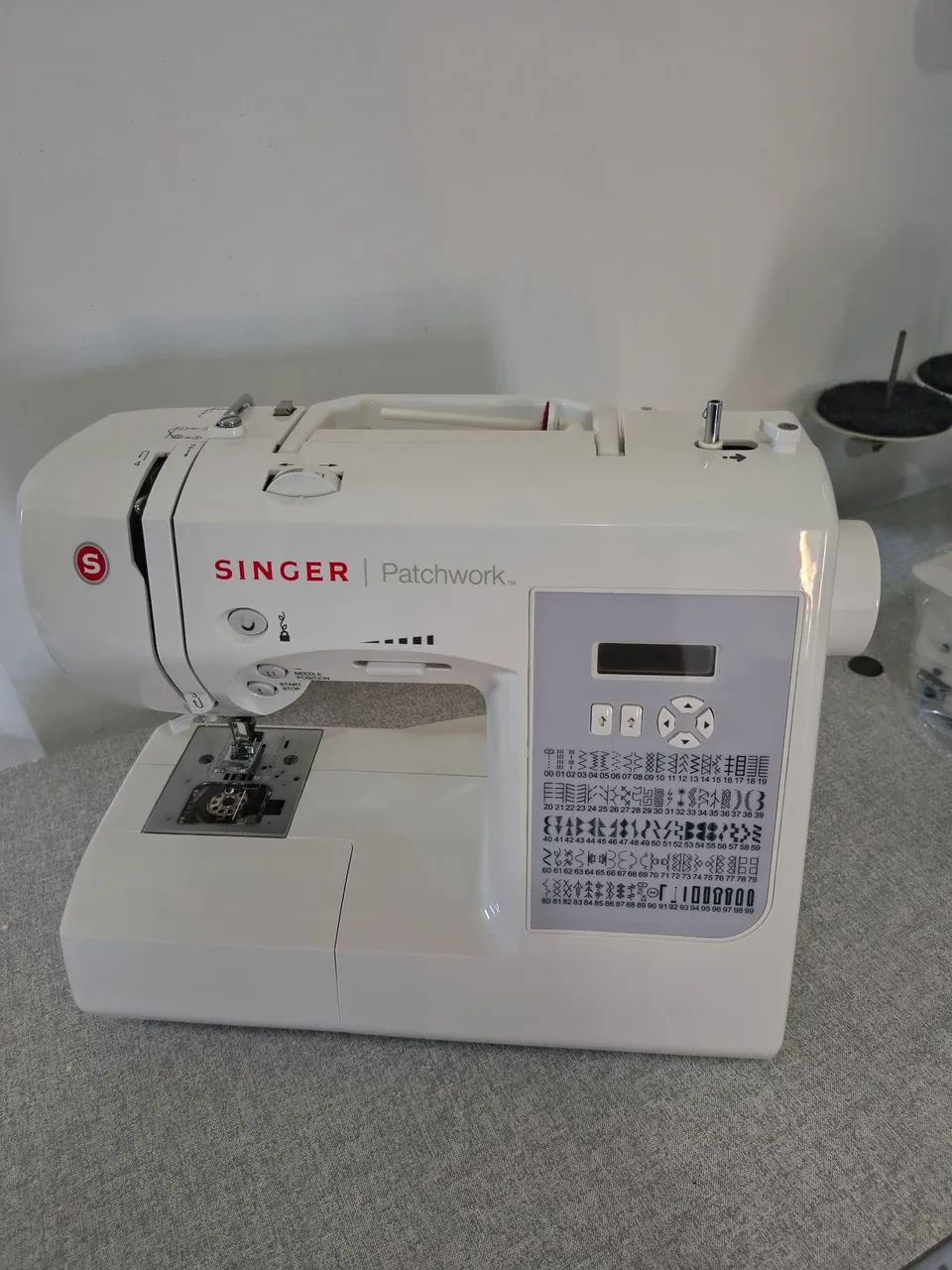 Máquina de Costura Singer Patchwork Eletrônica Semi-nova 
