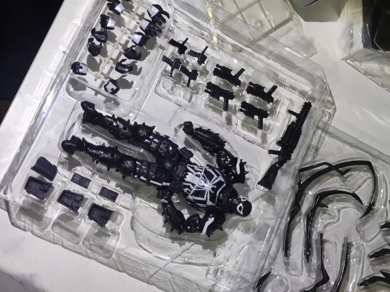 Action Figure Agente Venom Revoltech - - Foto 5