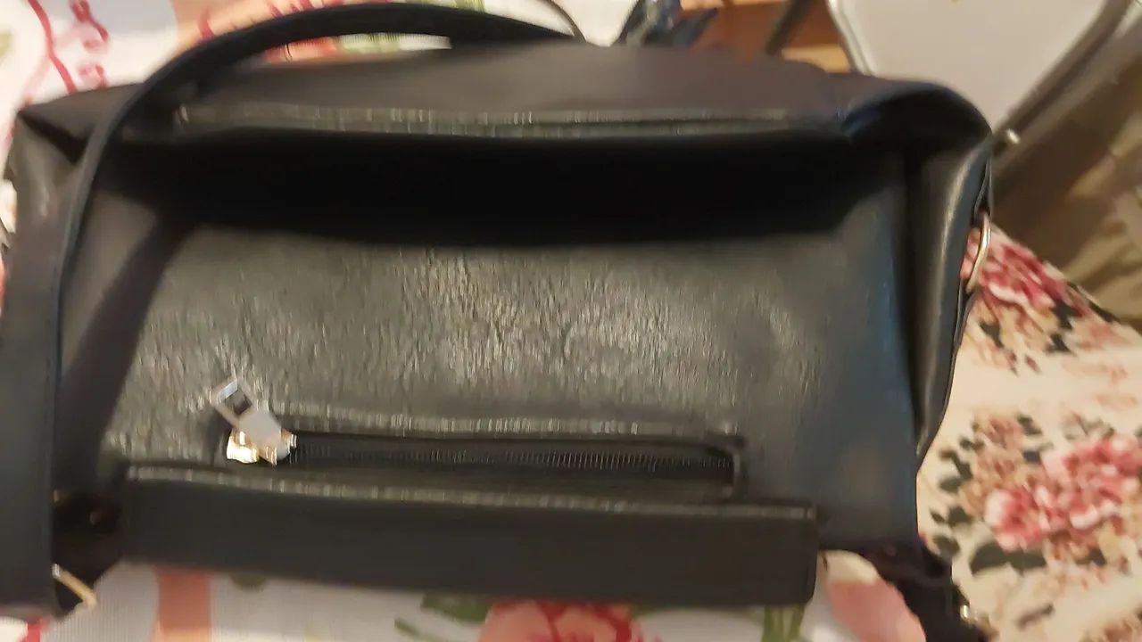 Vendo bolsa feminina preta - Foto 4