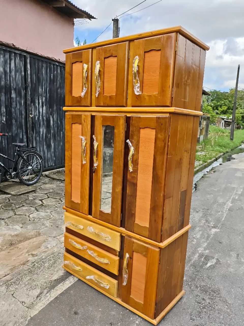 Guarda roupa de solteiro com espelho novo 3 portas  - Foto 2