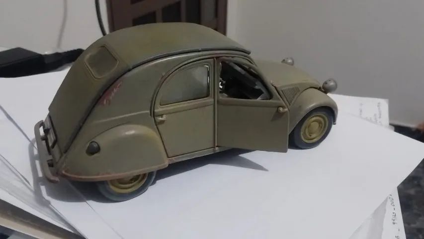 Miniatura Citroën 2 cv - Escala 1/18 - Foto 4