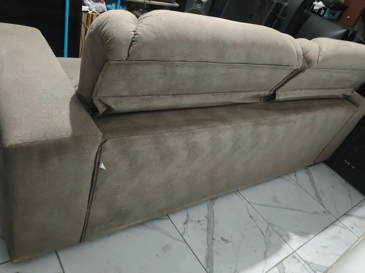Sofá cama retratil 2.80 metros tecido Suede semi novo - Foto 2