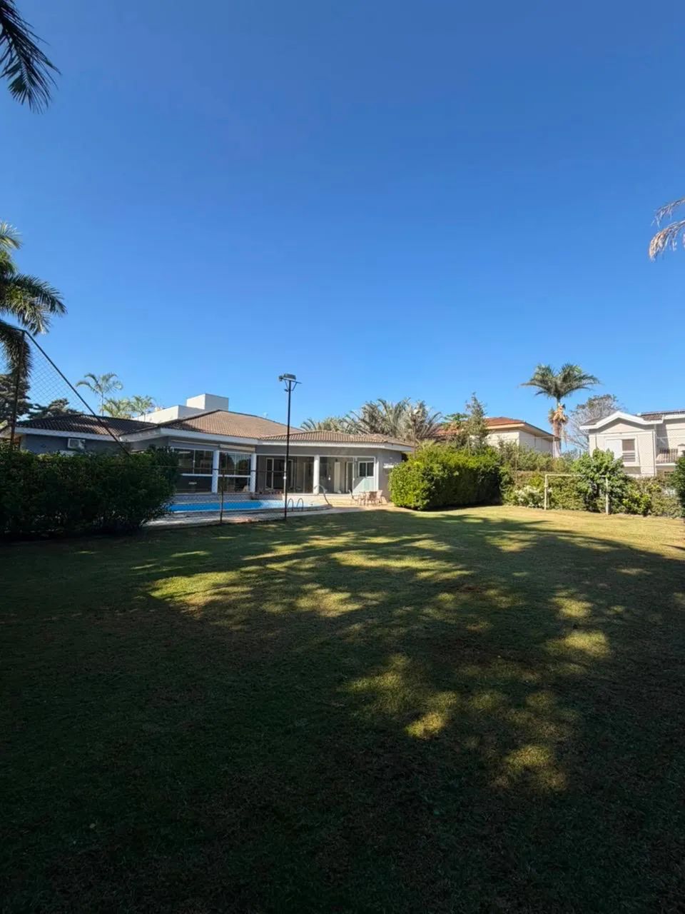Casa térrea em condomínio 