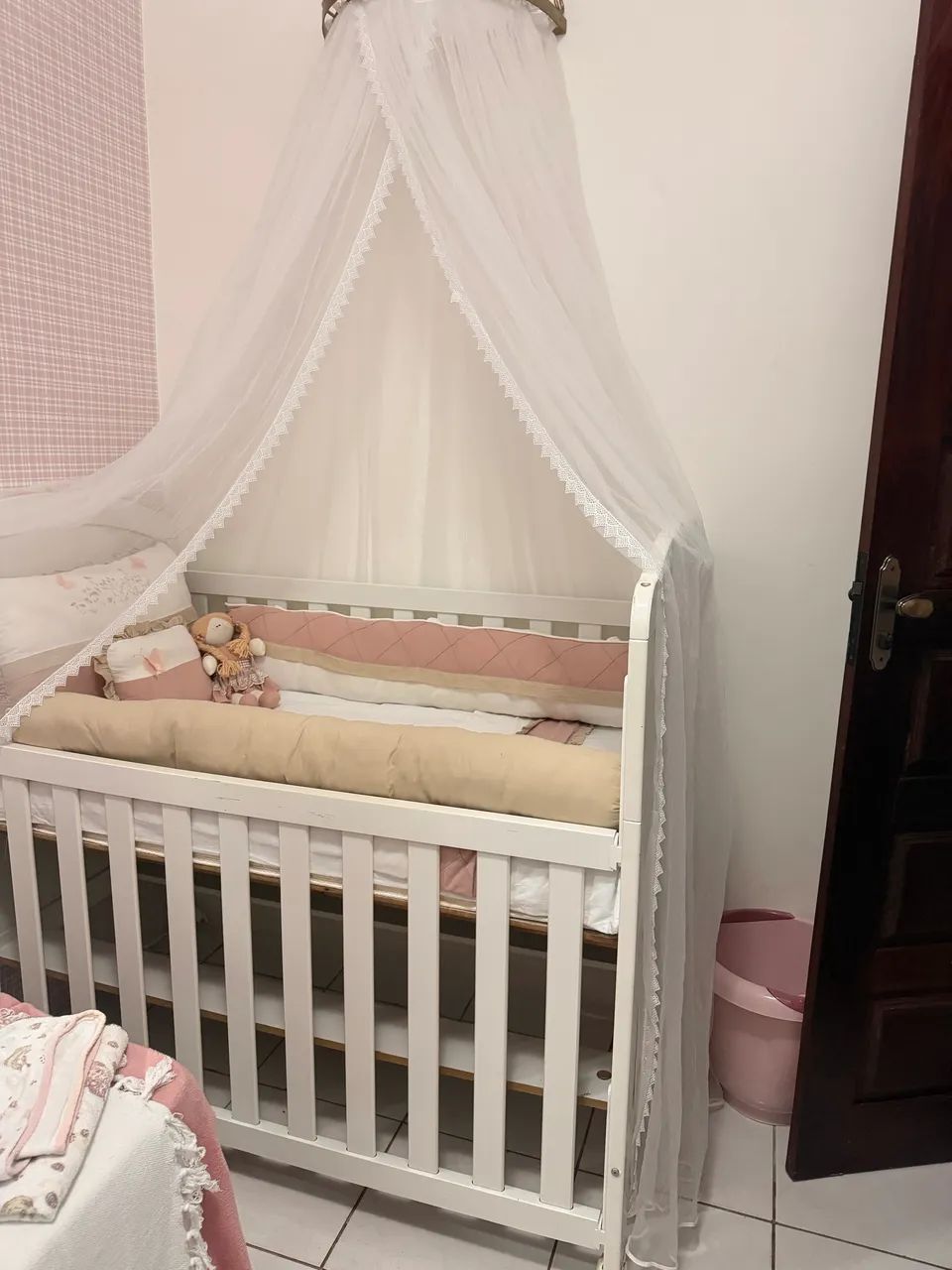 Wooden Crib.465549920179988480