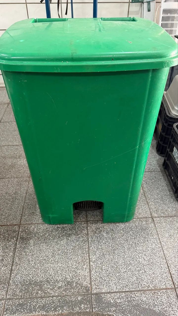Lixeiras de plástico 