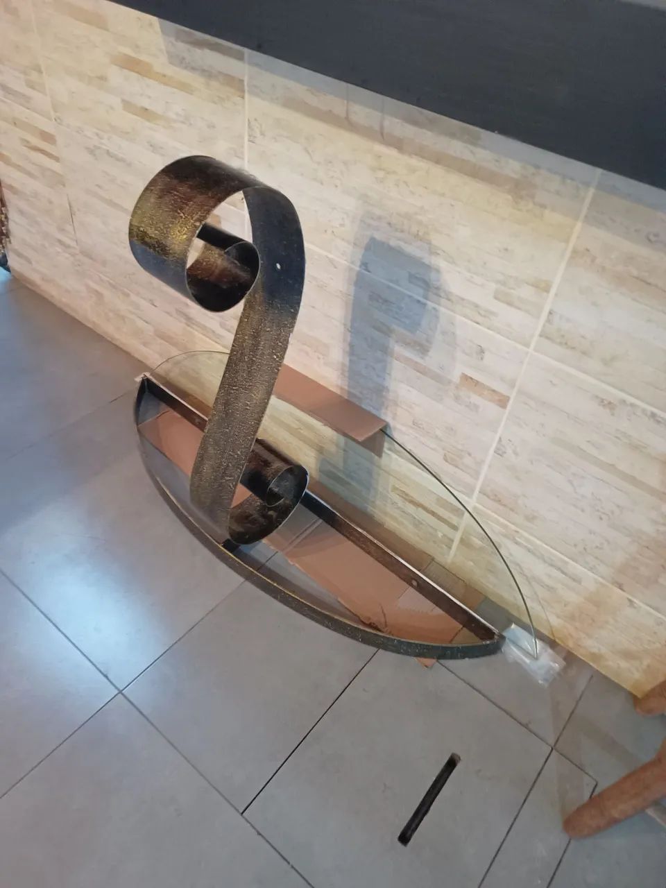 Aparador de metal e tampo de vidro - Foto 2