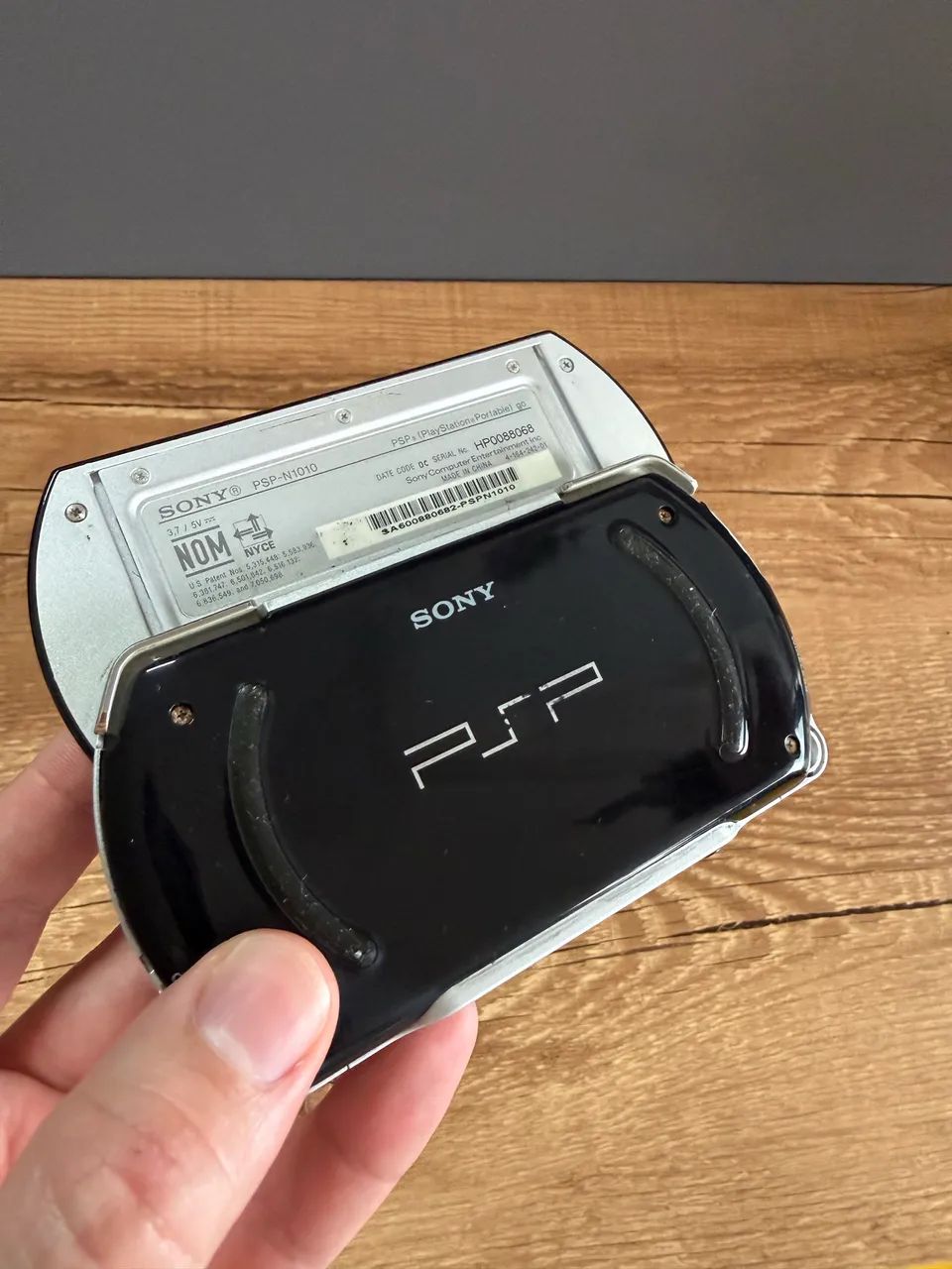 PSP GO + JOGOS - BEM CONSERVADO - Foto 4