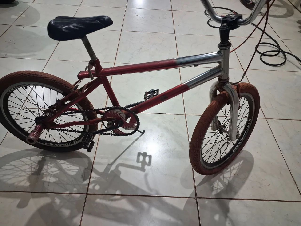 Vendo uma bicicleta 