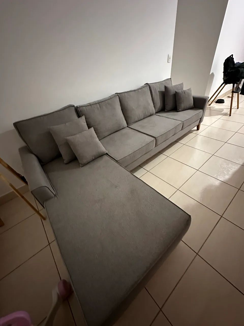 Sofá retrátil com chaise - 4 lugares - Foto 4