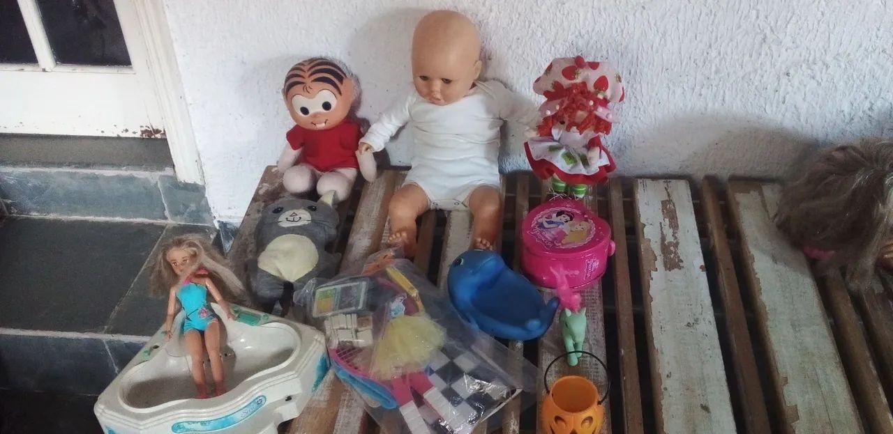 Lote de roupas sapatos e brinquedos  - Foto 2