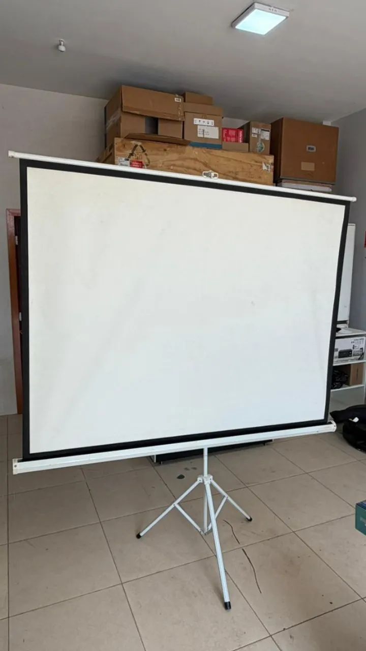 PROJETOR BENG + TRIPE + TELA 100 POLEGADAS (1,80X1,80)